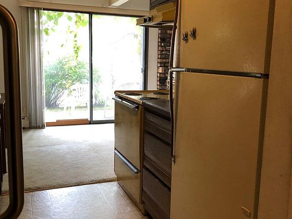 5th image of 944 Westbrooke Way APT 4