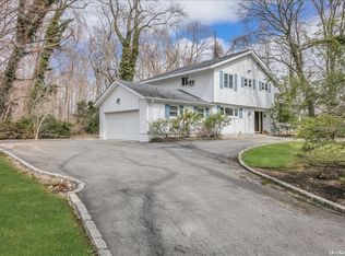 20 Farmview Dr, Dix Hills, NY 11746