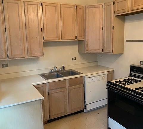 4th image of 2238 N Lincoln Ave