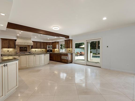 5th image of 9776 Suffolk Dr