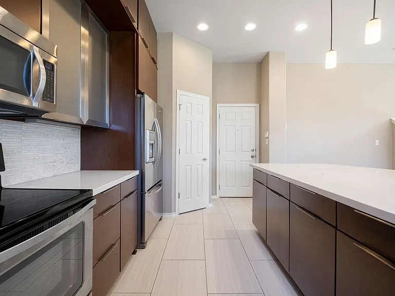 2105 Town Centre Dr #5 — Photo 9