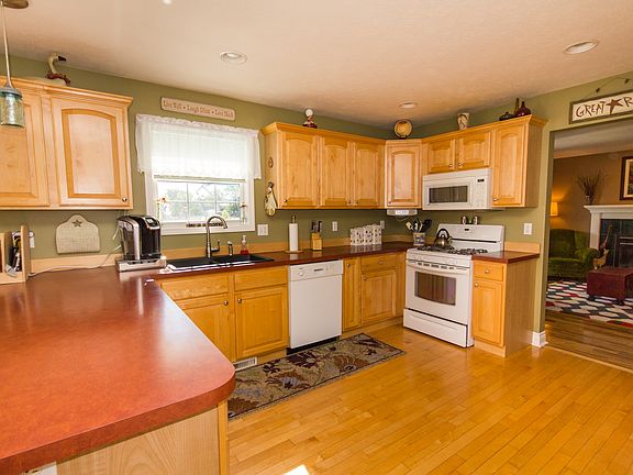 3rd image of 1688 Garden View Dr