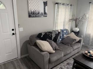 2911 S 12th St, Springfield, IL 62703