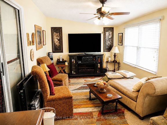 5th image of 17 Pineridge Cres
