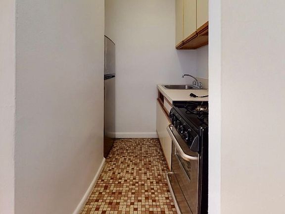 3rd image of 311 E 85th St #2BB