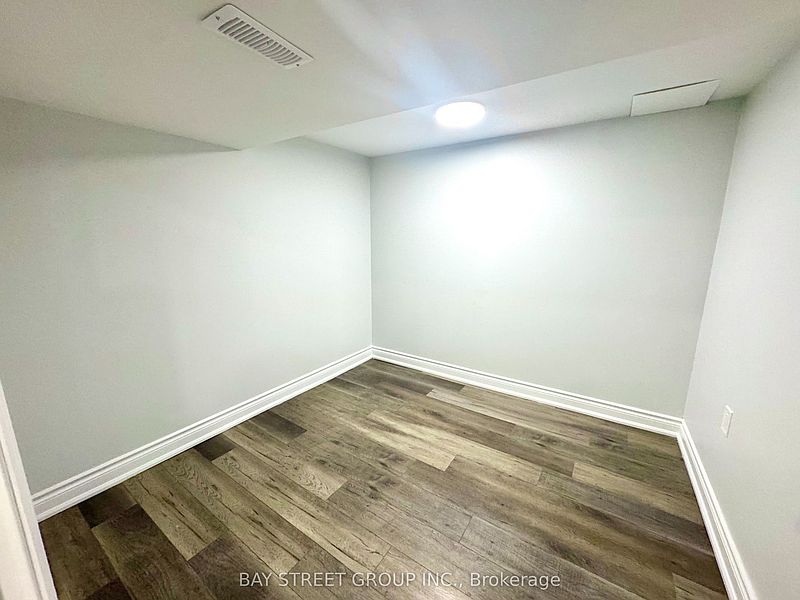 Ajax House for rent - 5 Bedrooms — photo 14