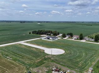 13 B St, Hampton, NE 68843