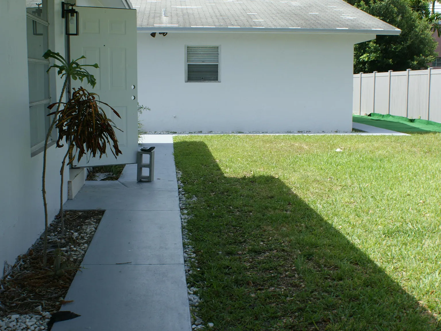 2 bed, 2.0 bath, 3546 sqft, $2,200 — Photo 2
