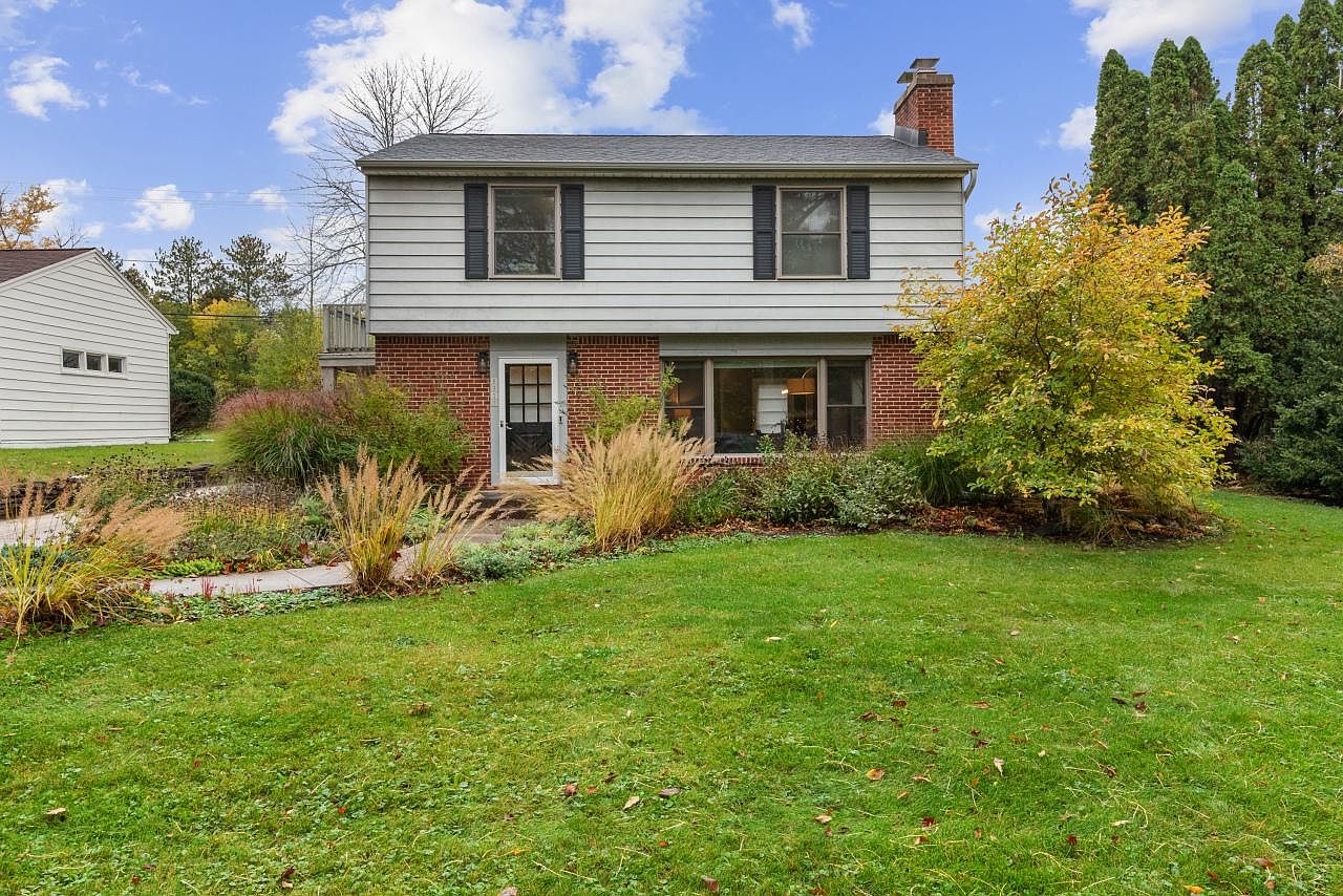 8325 North Poplar DRIVE, Milwaukee, WI 53217 Zillow