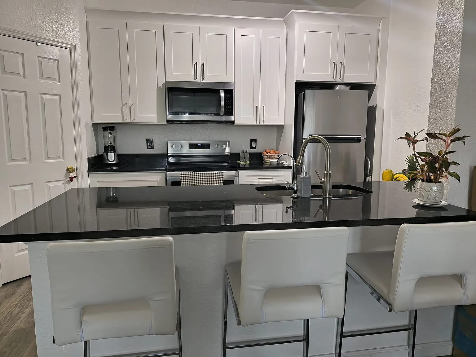 3 bed, 1248 sqft, $700 — Photo 1
