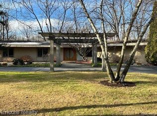 23180 Laurel Valley St, Southfield, MI 48034