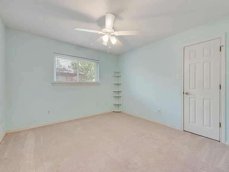 212 Steamboat Dr — Photo 13