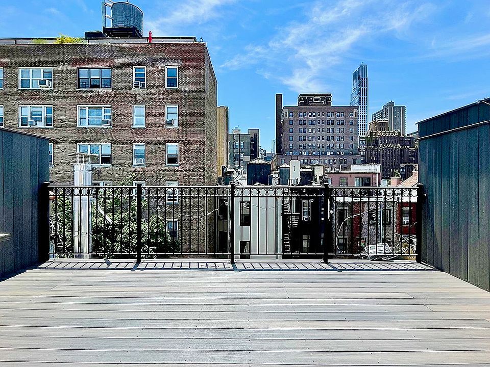 1st image of 130 W 75th St