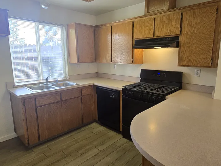 741 E King Ave #B — Photo 6