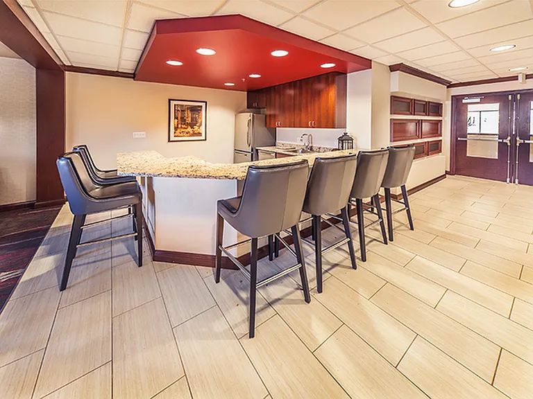 Resident Lounge with Bar