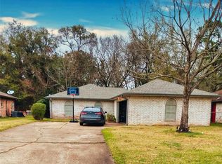 9943 Valley Lake Dr, Houston, TX 77078