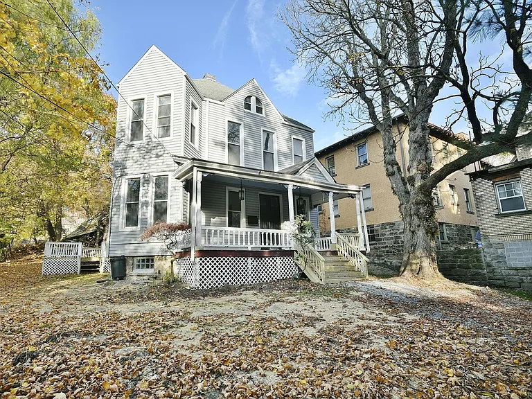 757 North Ave — Photo 2