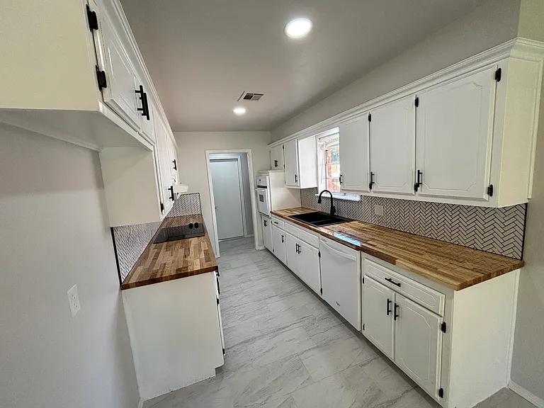 1716 N Fordson Ave — Photo 6