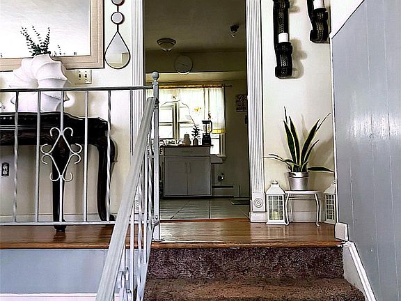 3rd image of 4 Conklin Avenue