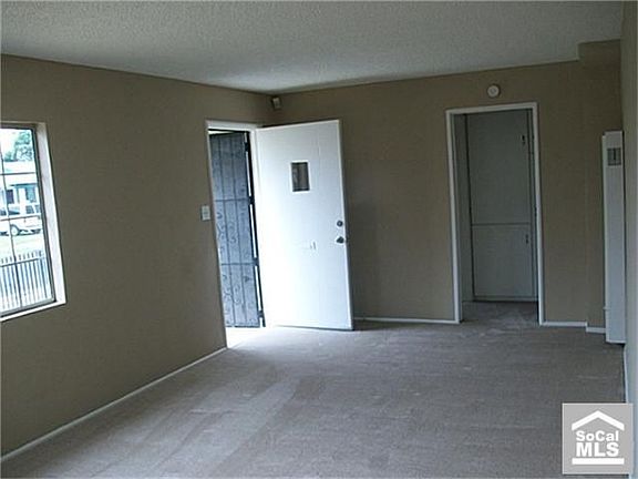 3rd image of 821 E 118th St