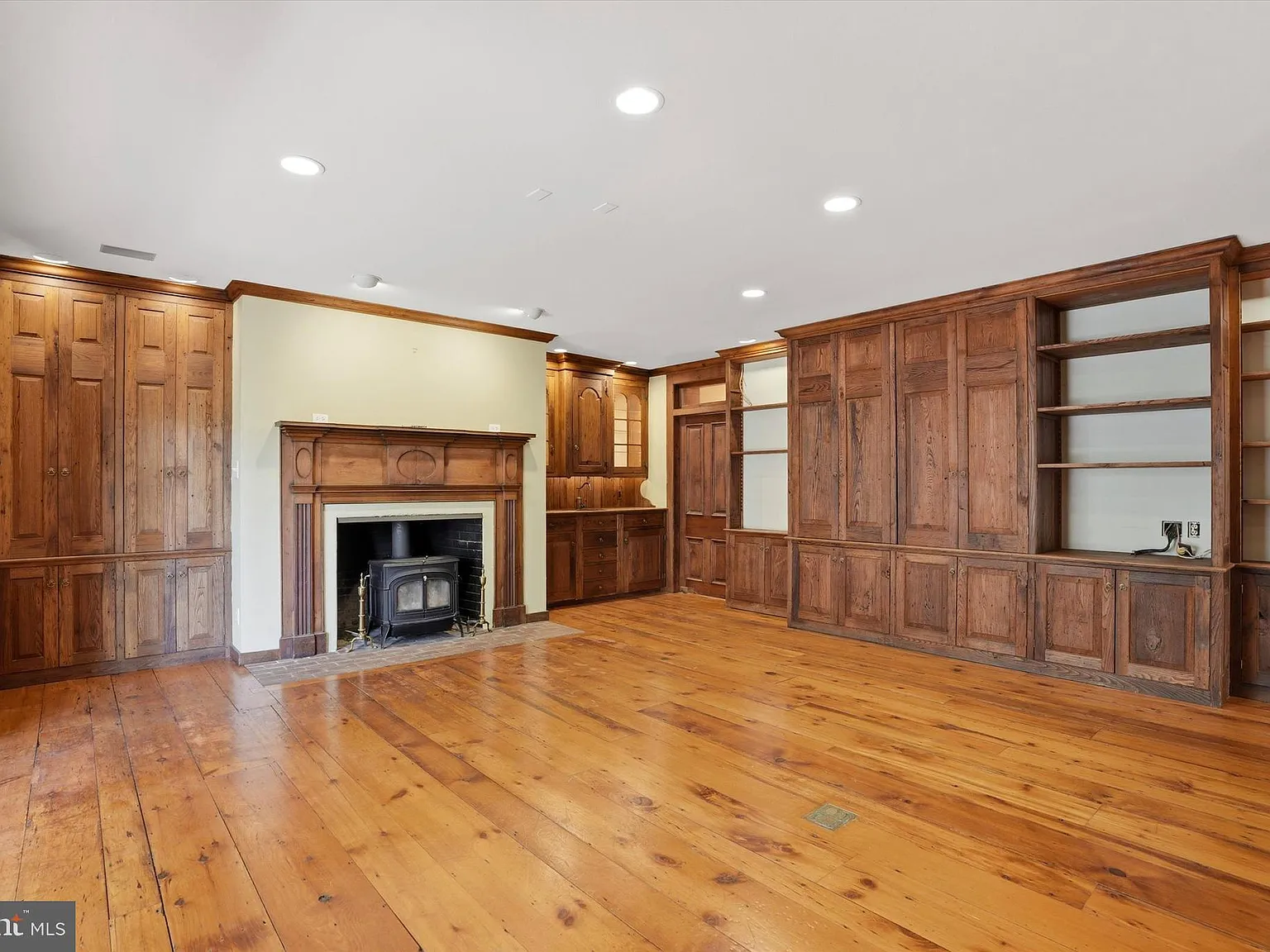 4 bed, 3.5 bath, 4000 sqft, $4,750 — Photo 4