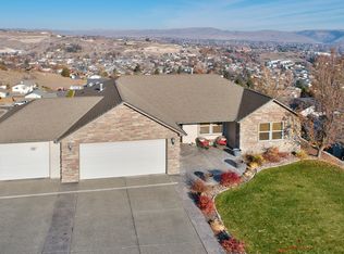 1201 Mayer Ct, Selah, WA 98942