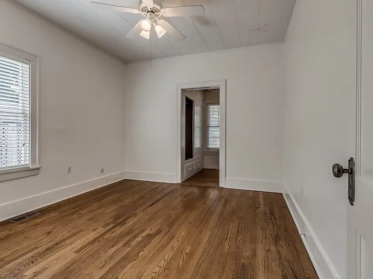 1344 E 20th St S — Photo 15