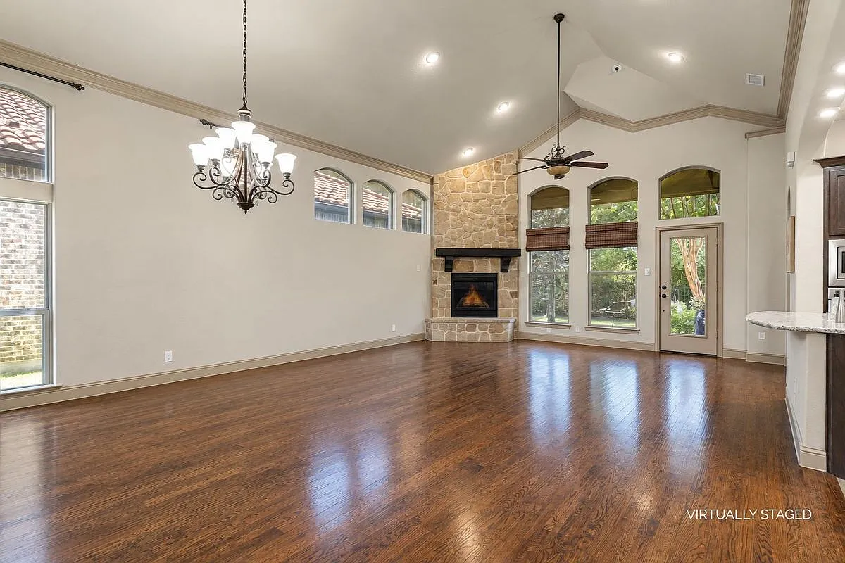 3 bed, 3.5 bath, 2460 sqft, $2,900 — Photo 3