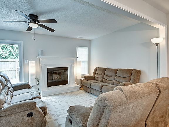 4th image of 770 Spence Cir