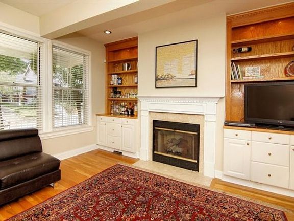 3rd image of 2878 Minto Ave