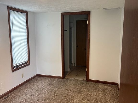 5th image of 661 W Lakeshore Dr