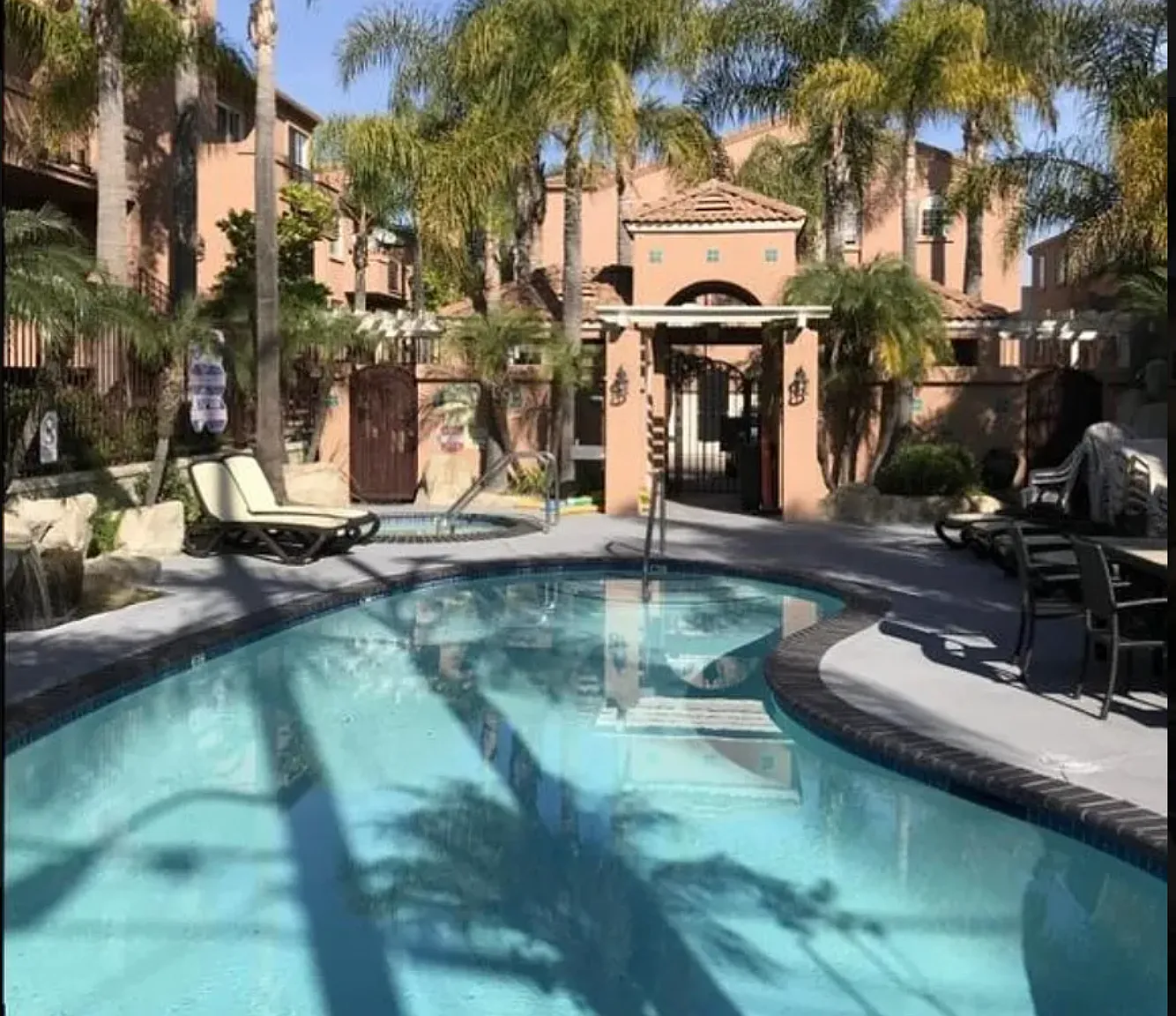 3 bed, 1069 sqft, $3,295 — Photo 1