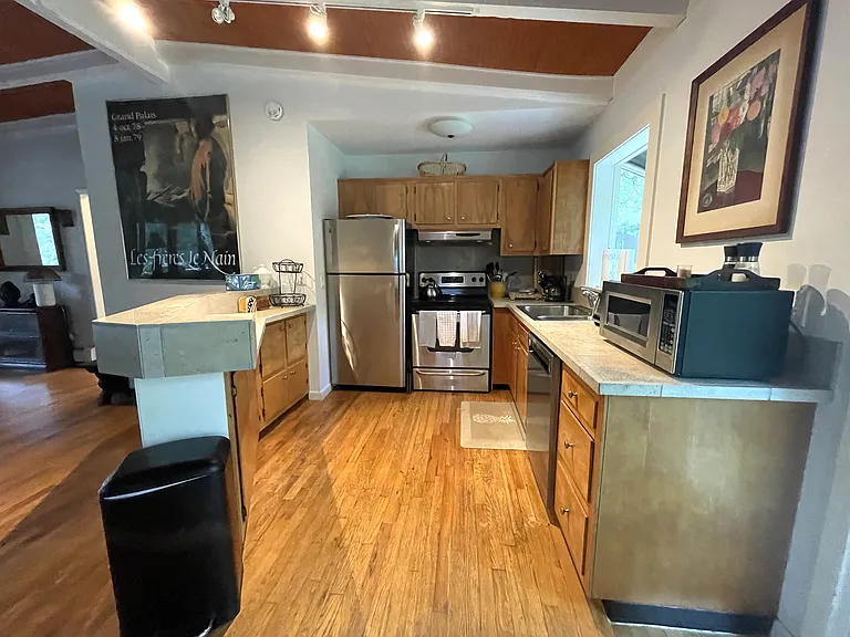 9 Albertines Ln — Photo 10