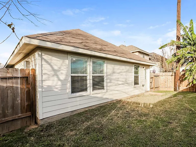 19235 Sandelford Dr — Photo 14