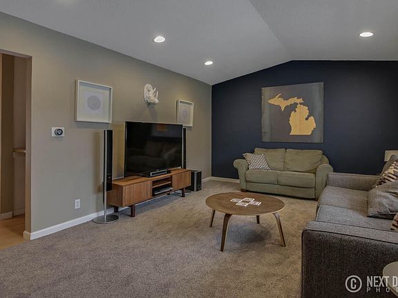 4th image of 4364 Meadow Ln