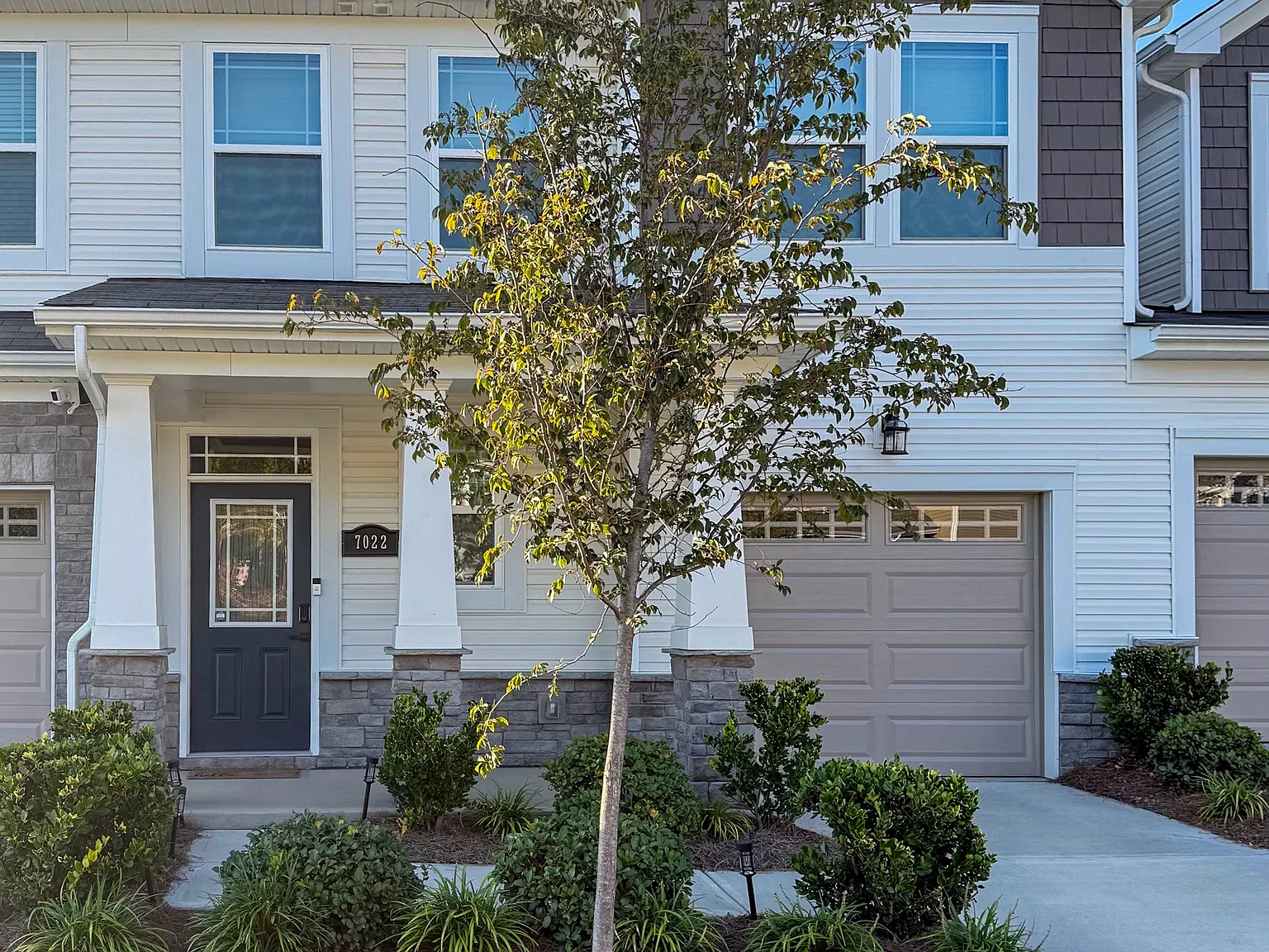 3 bed, 3.5 bath, 2158 sqft, $2,900 — Photo 1