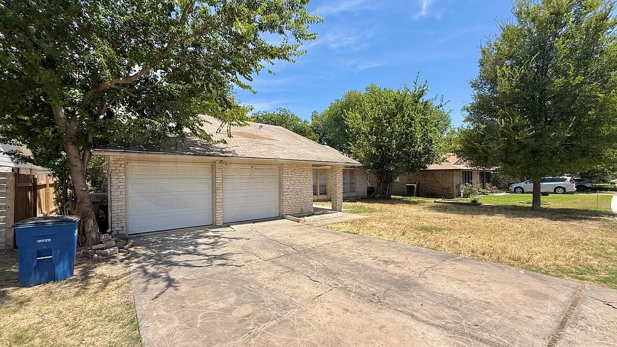 Studio, 2.0 bath, 1385 sqft, $2,099 — Photo 4