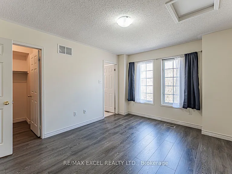 98 Georgian Dr — Photo 15