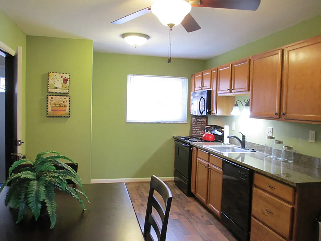 Cedarbrook Apartments — Photo 3