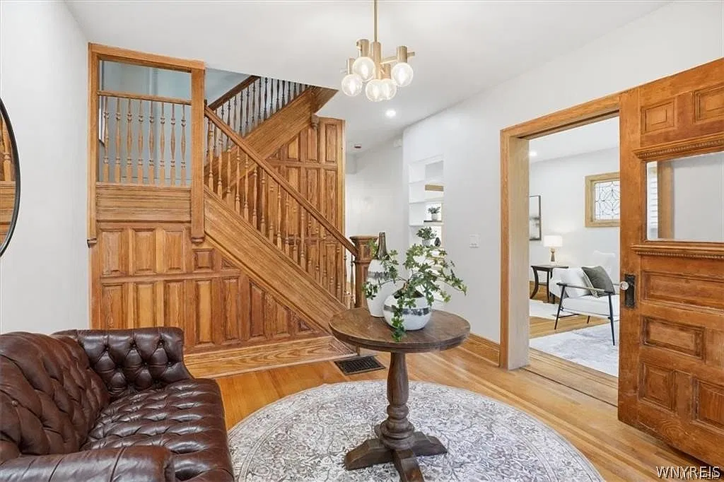 4 bed, 2.5 bath, 3150 sqft, $3,800 — Photo 4