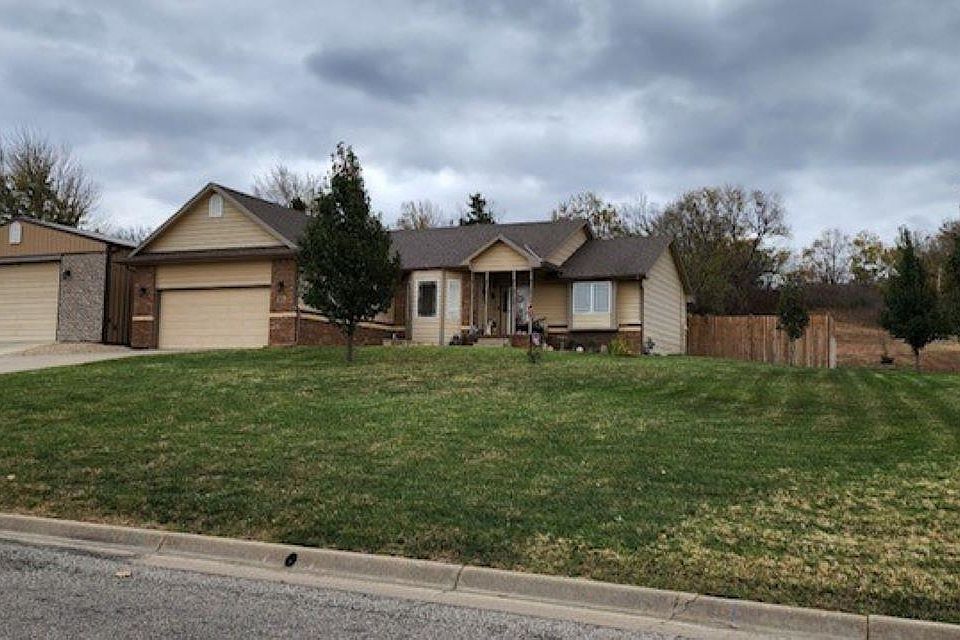 1st image of 1038 Country Club Dr