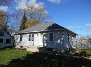755 Glacier Rd, Pewaukee, WI 53072