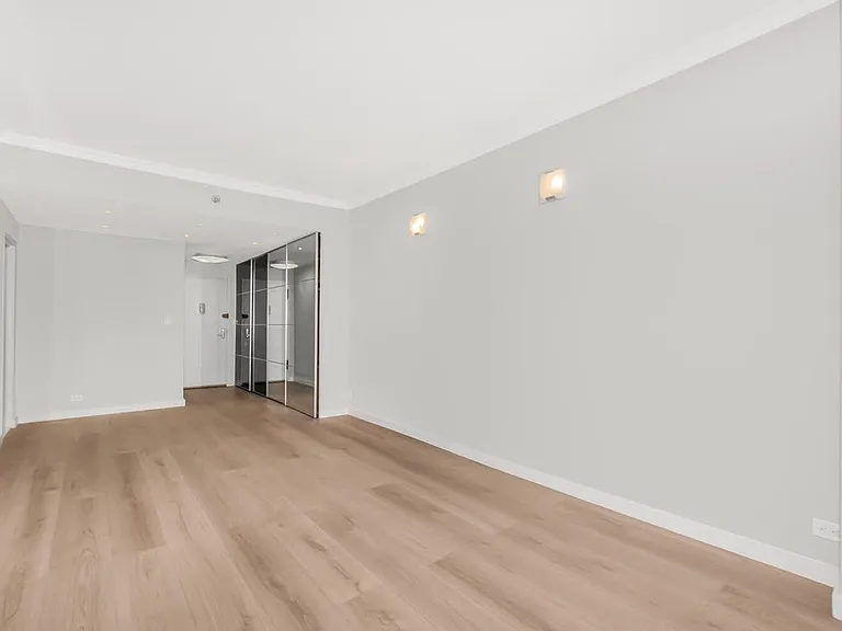 330 E 49th St #1E — Photo 7