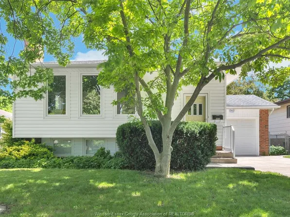 9955 Ridge Rd, Windsor, ON N8R 1G5