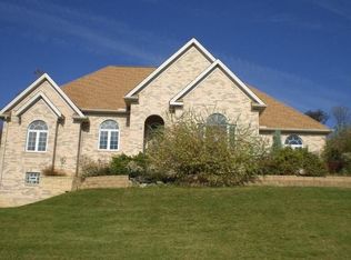 7668 Harley Hills Dr, North Royalton, OH