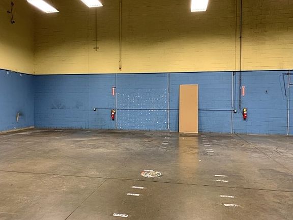 5th image of 253 Castleberry Industrial Dr #209