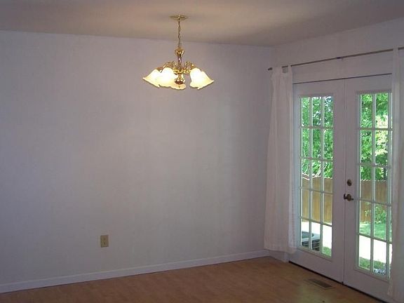 5th image of 3420 La Salle Dr