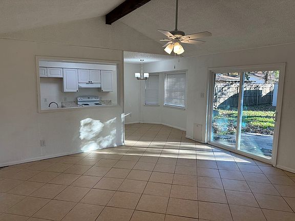 3rd image of 707 Nl Robinson Dr