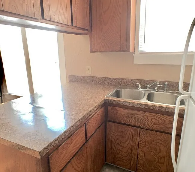 320 W Duffy St — Photo 6