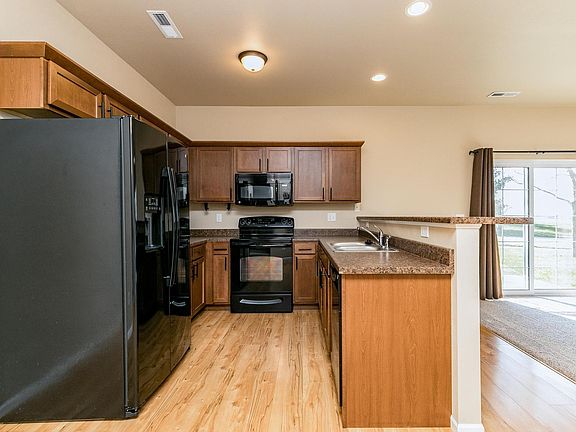 5th image of 460 Cambria Dr #460